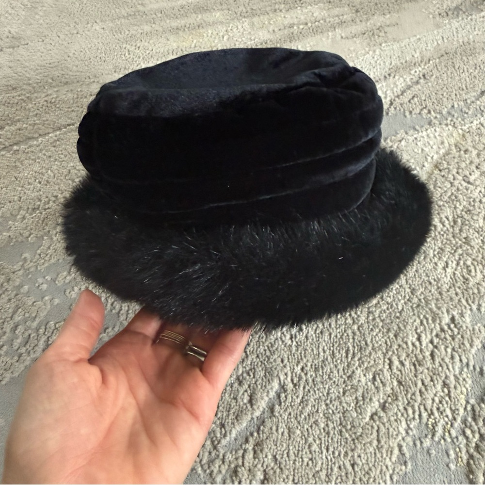 Betmar New York Black Velvet Hat Faux Fur Trim winter